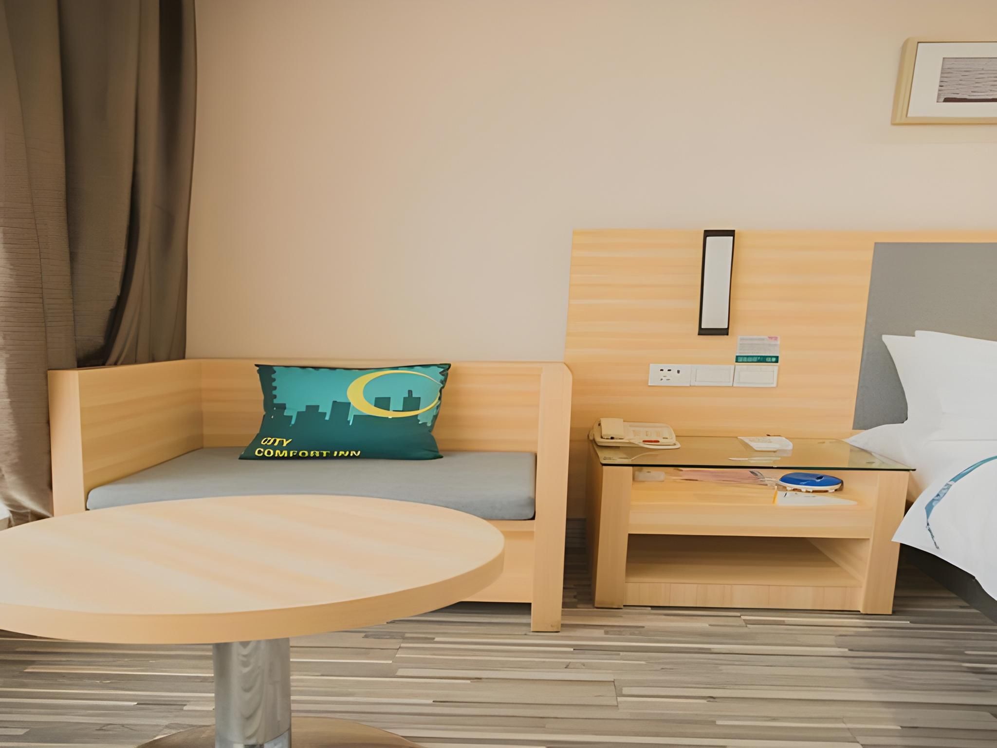 Business Queen Room