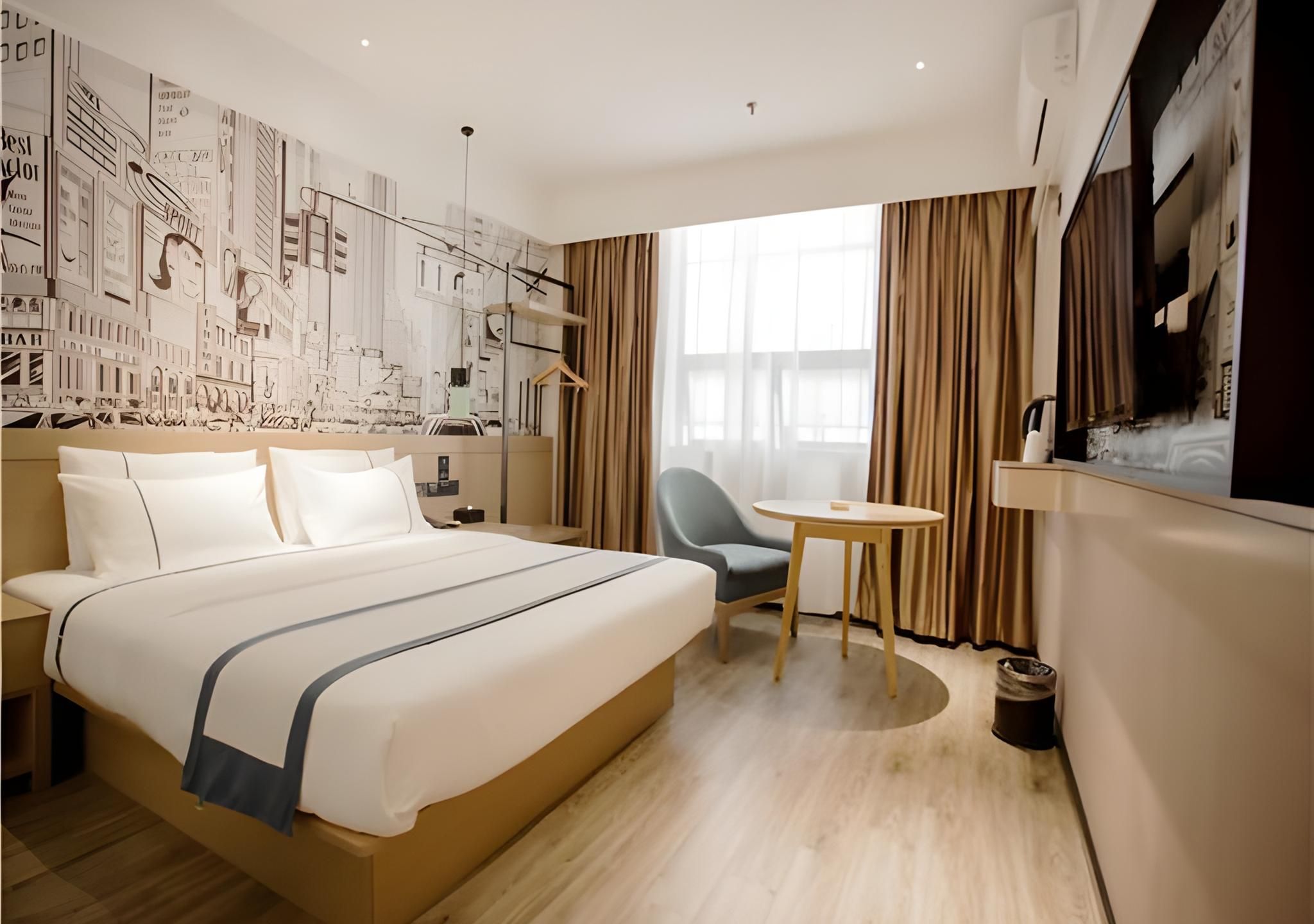 Stand Queen Room