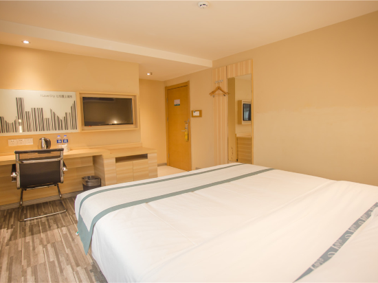 Stand Queen Room