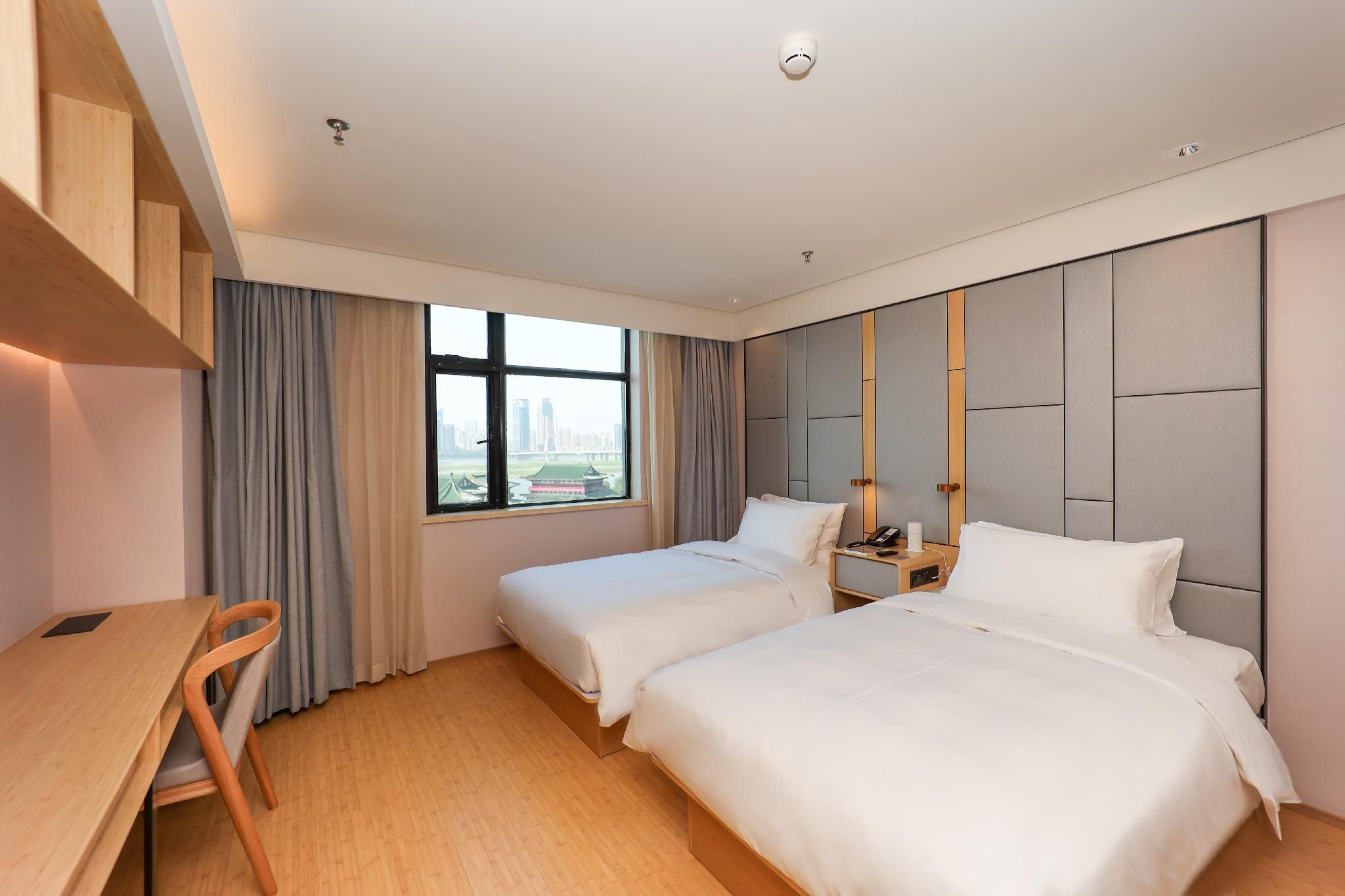 Huazhu - Twin Room With View
