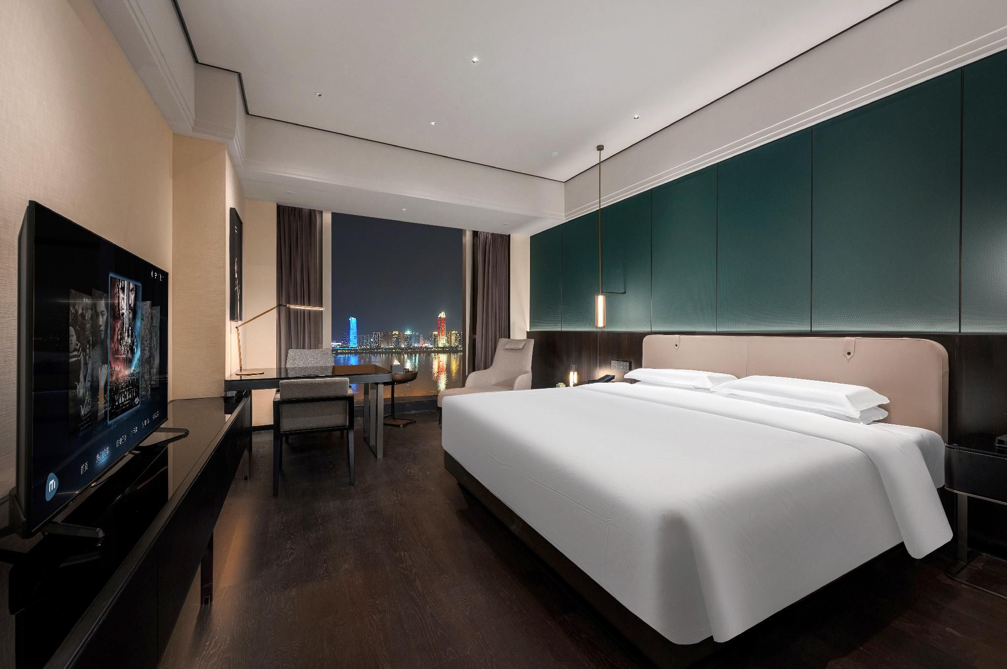 Deluxe Plus Queen Room