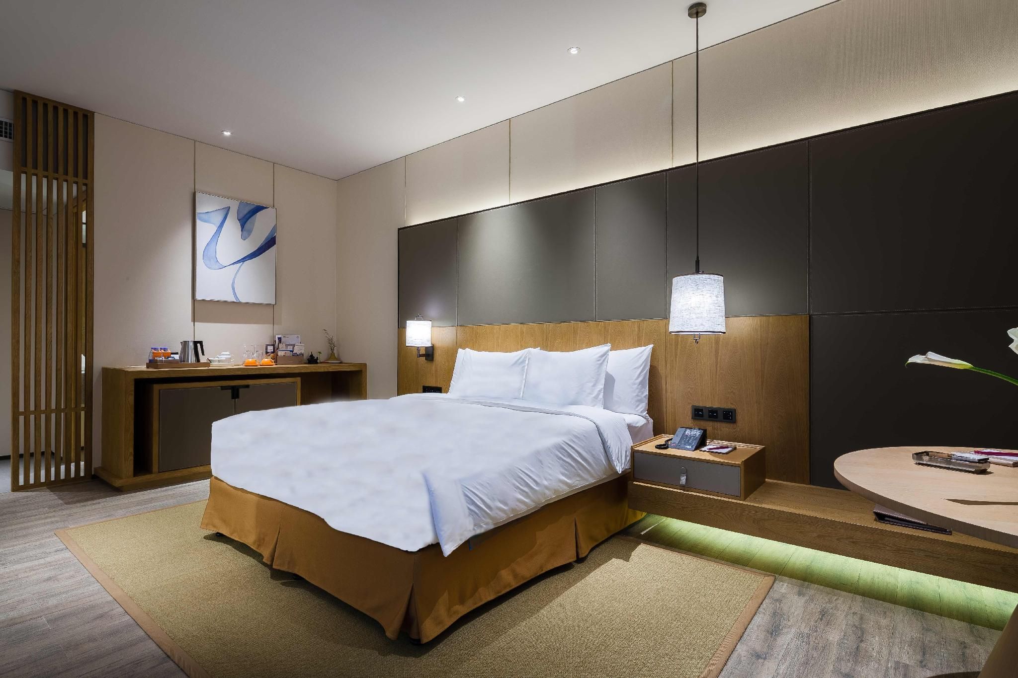 1 King Bed Standard