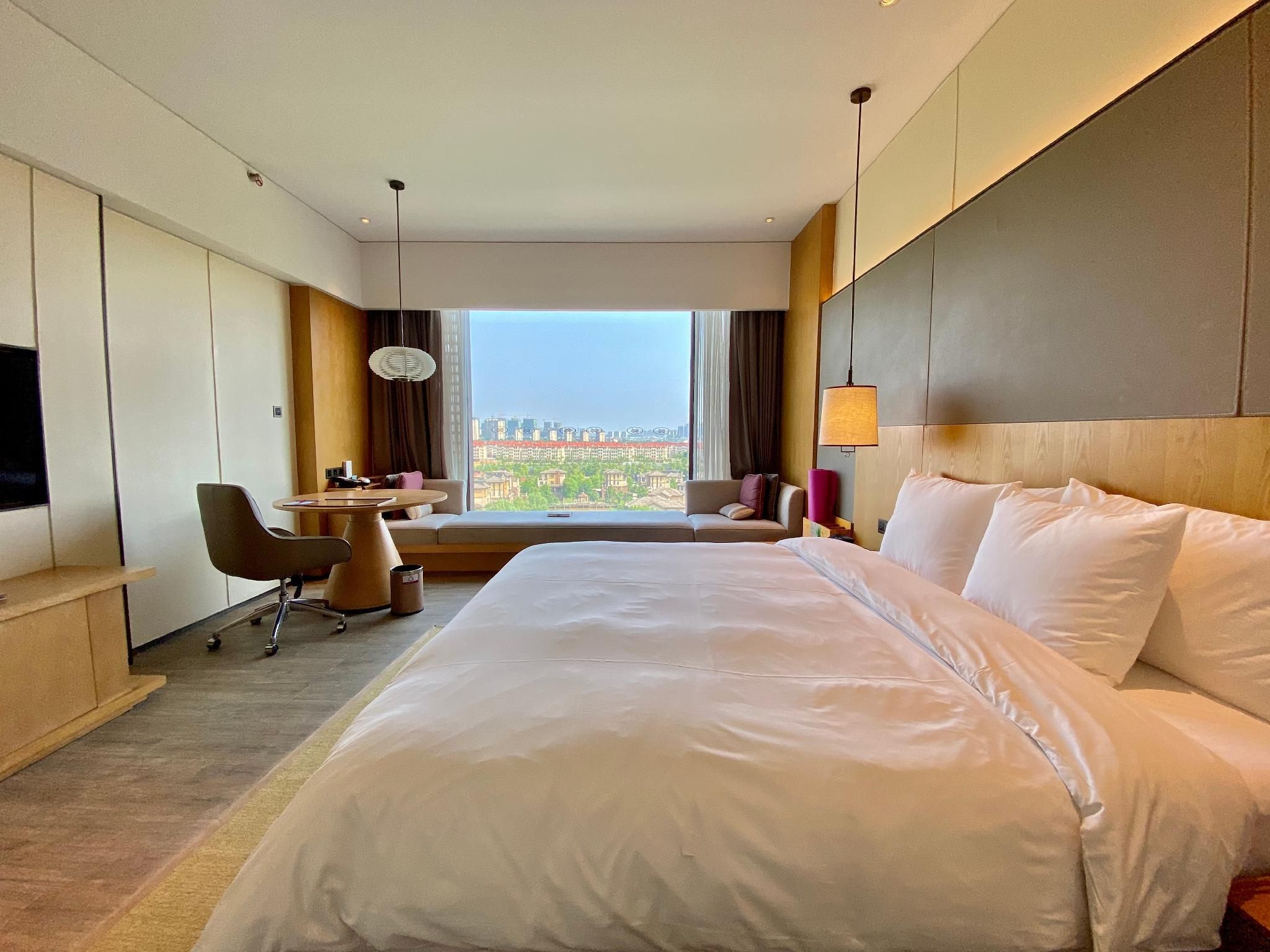 Crowne Plaza Deluxe Room