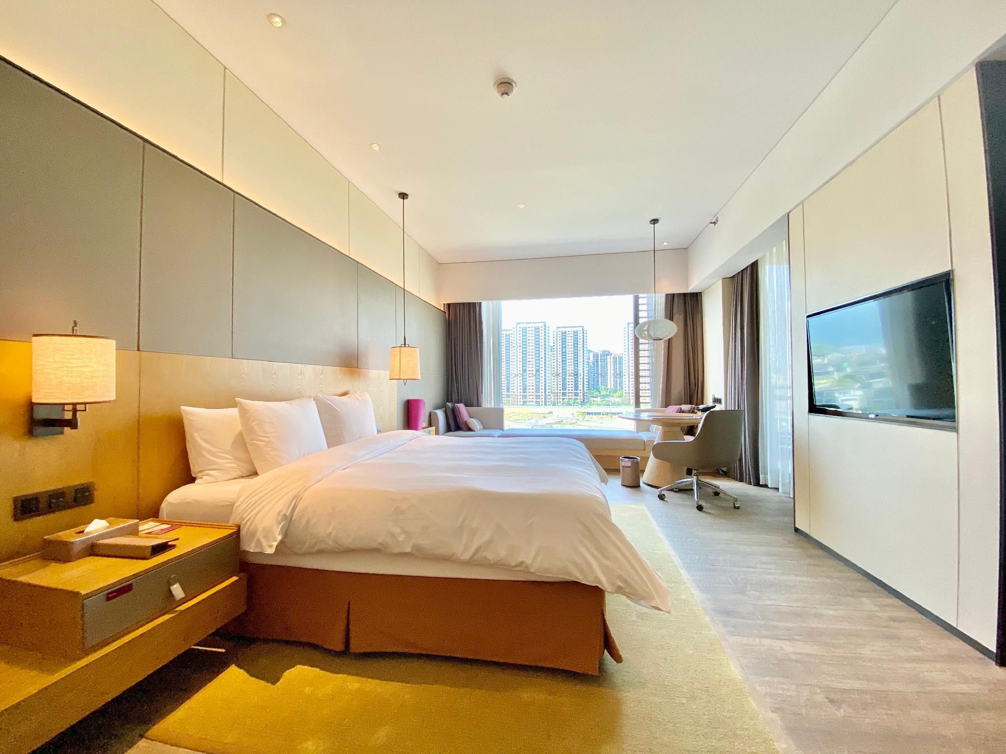 Crowne Plaza Deluxe Room