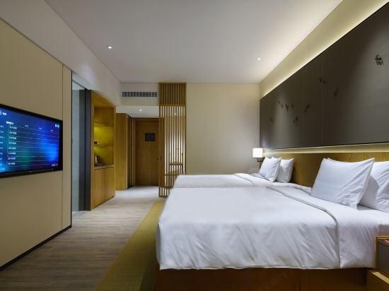 2 Twin Beds Standard Balcony