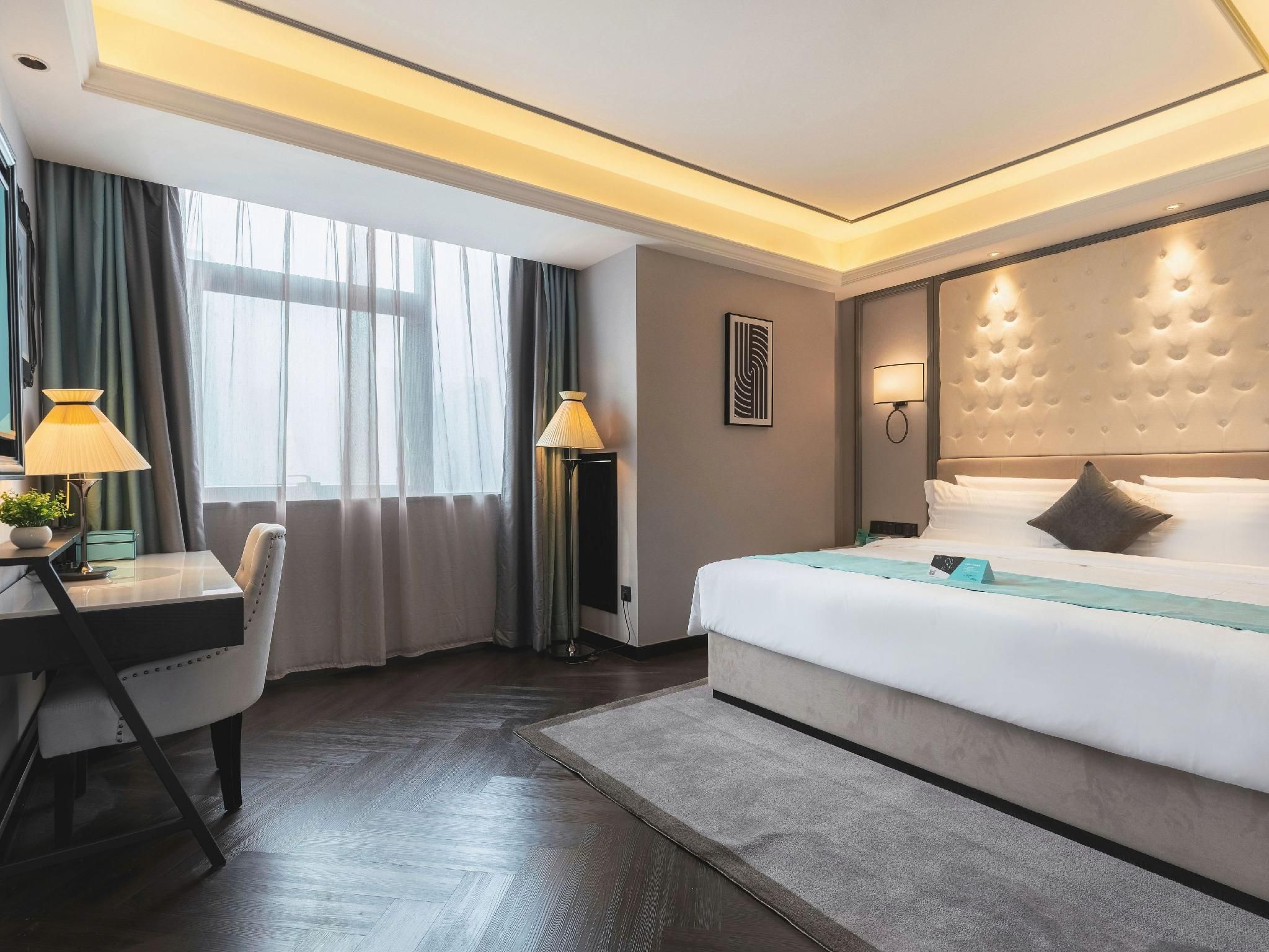 Xana - Elegant Room