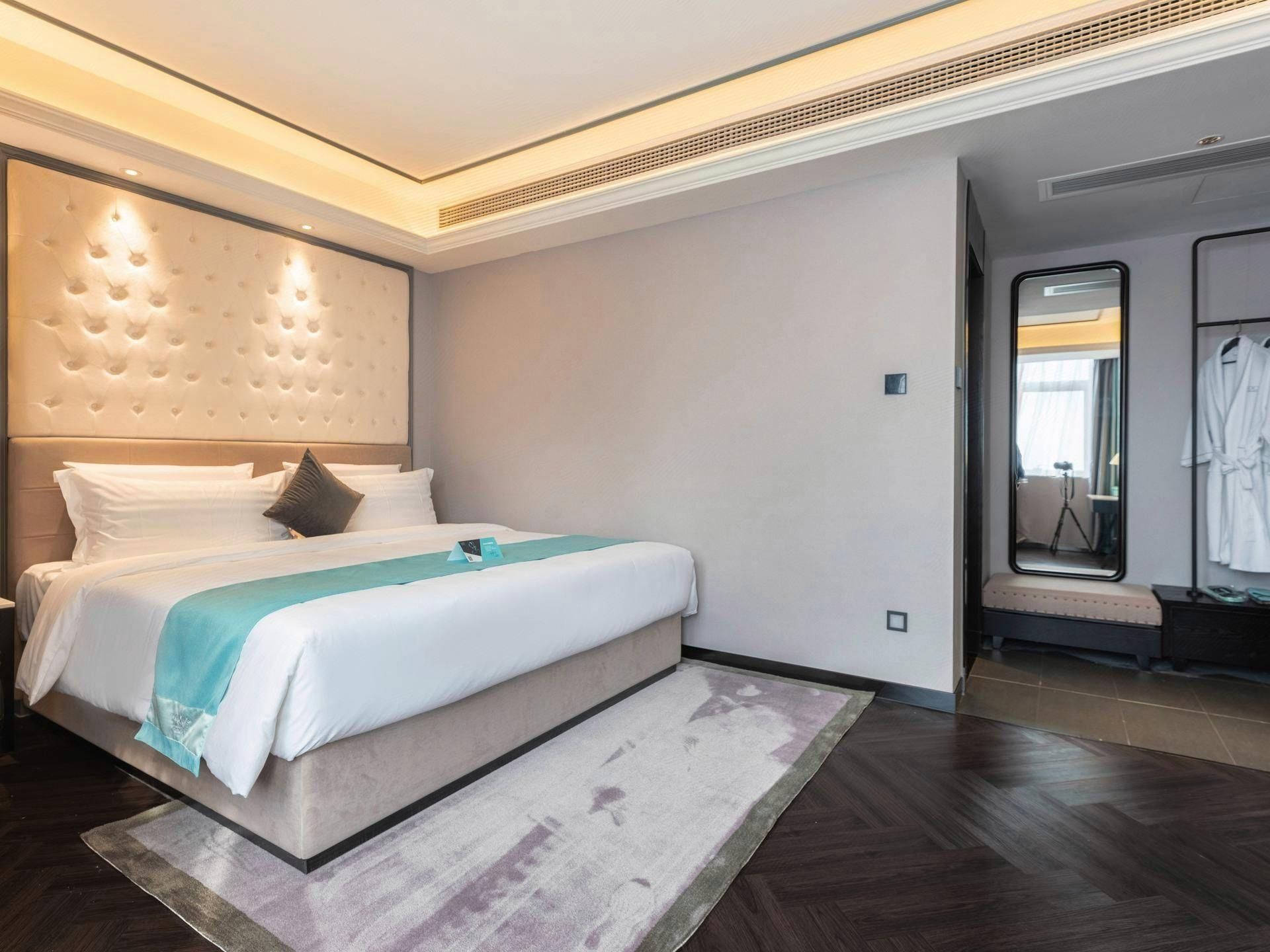 Xana - Elegant Room