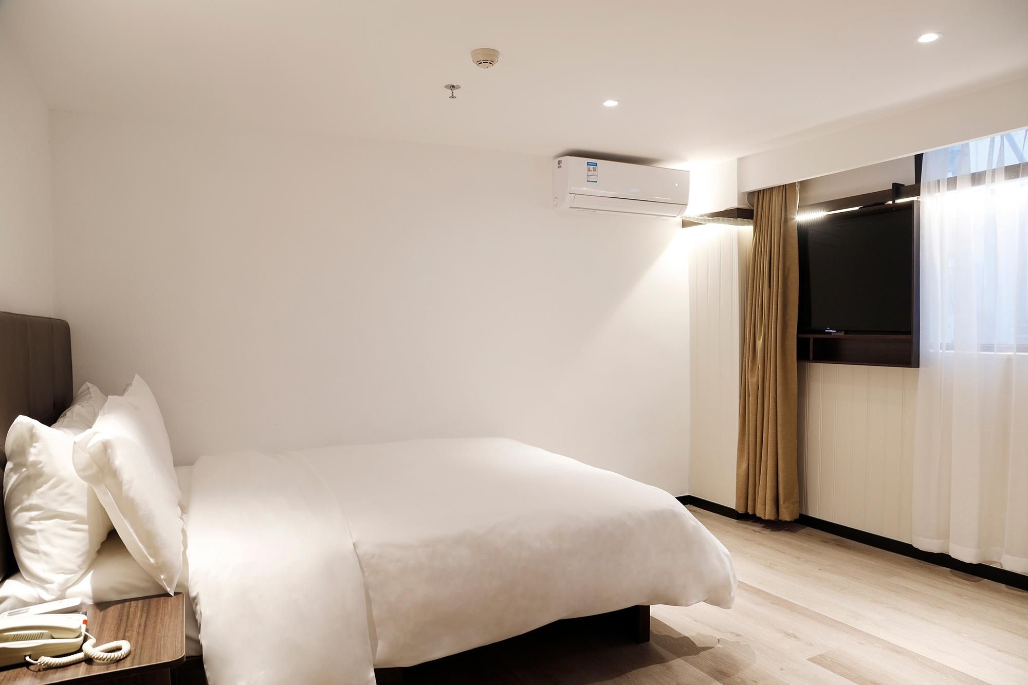 Huazhu - Room With Bed