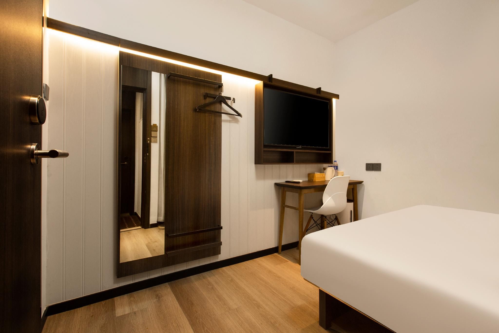 Queen Room A