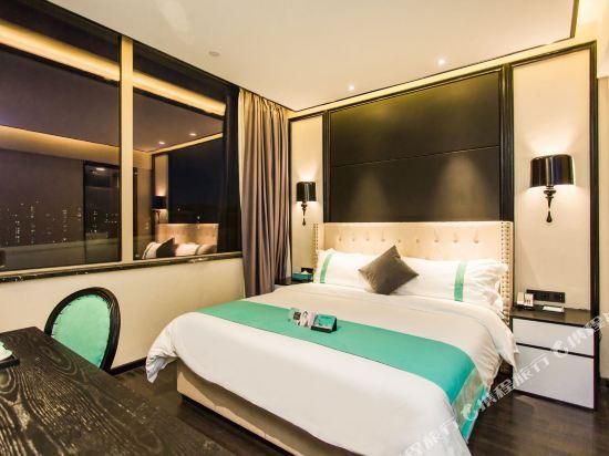 Xana - Elegant Room