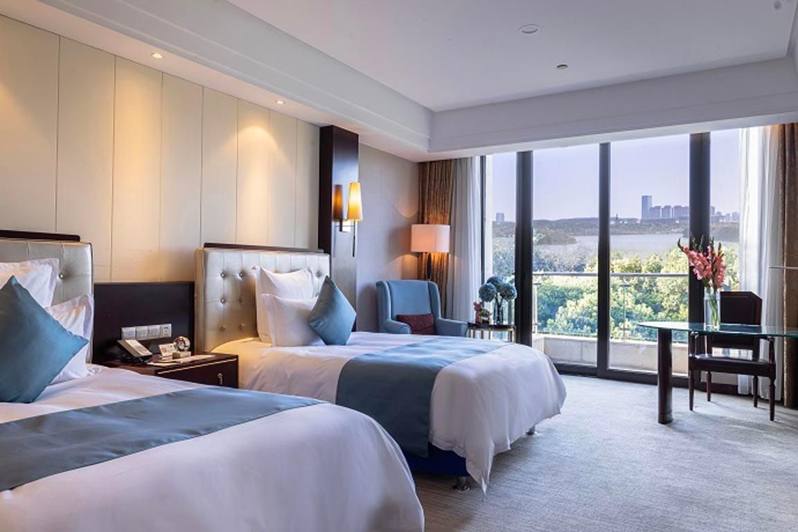 Deluxe Lake-view Twin Room