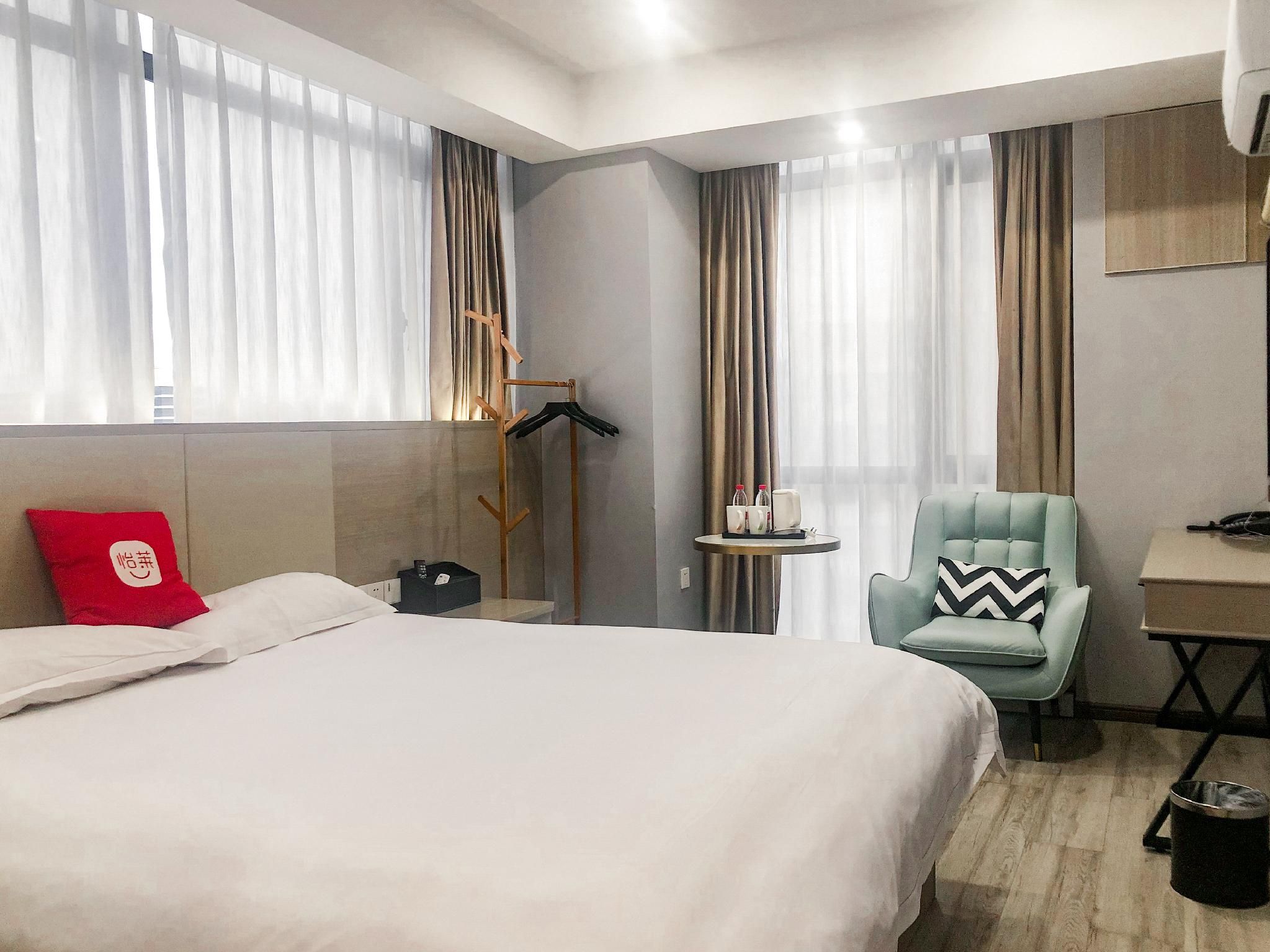 Huazhu - Room With Bed