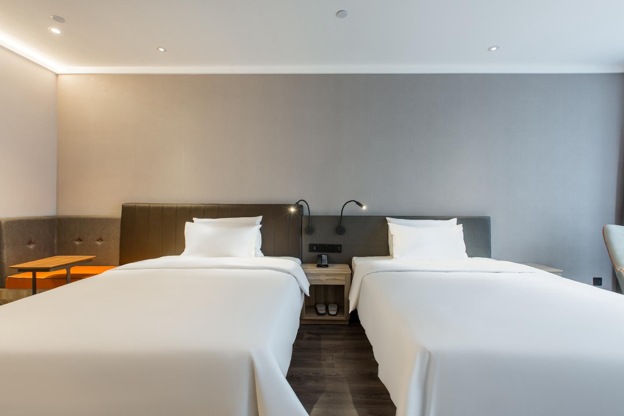 Huazhu - Deluxe Twin Room