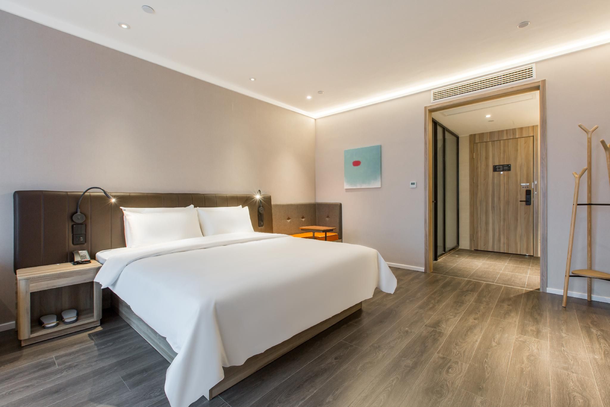 Huazhu - Superior T Bed Room