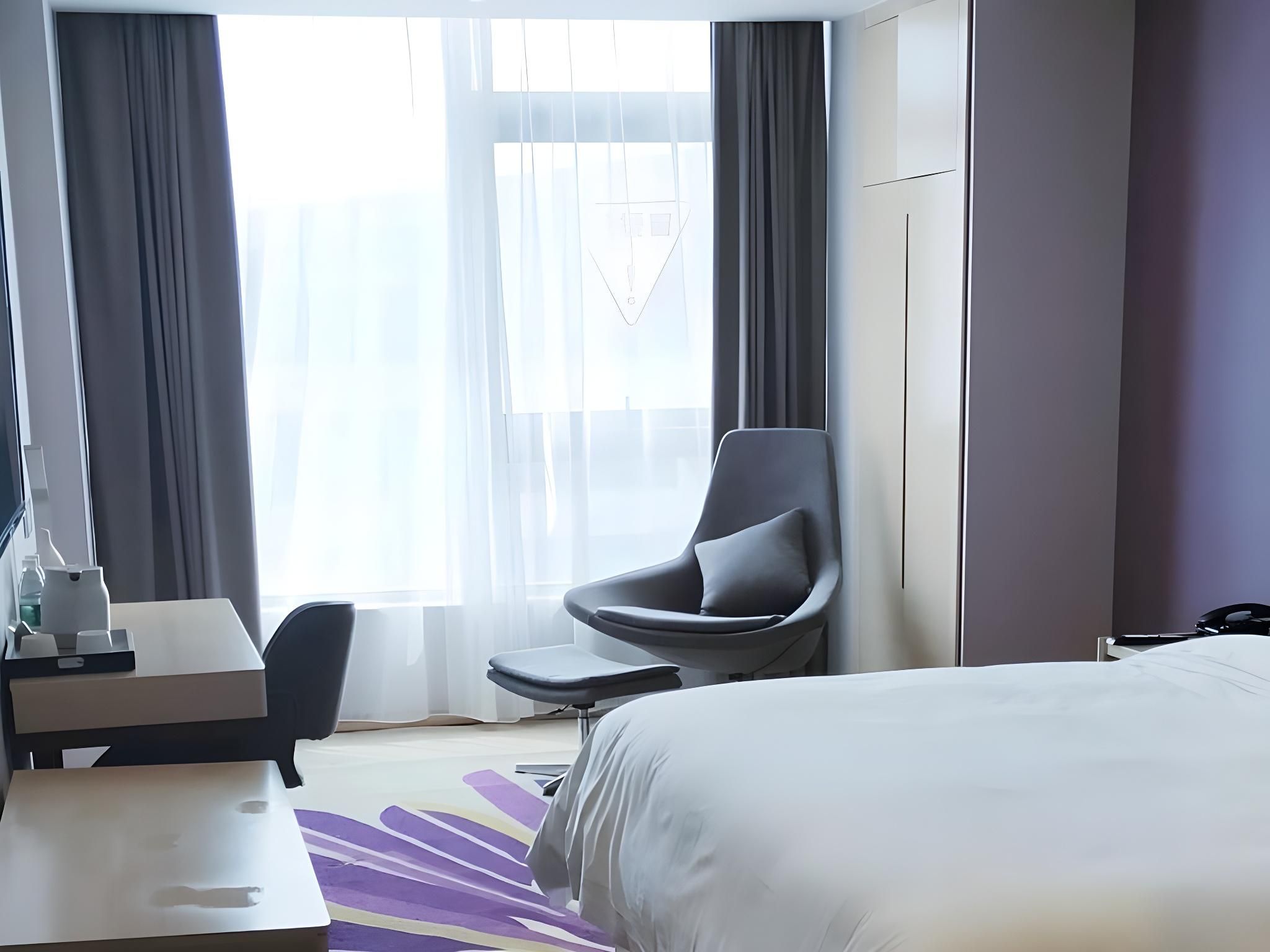 Business Queen Room