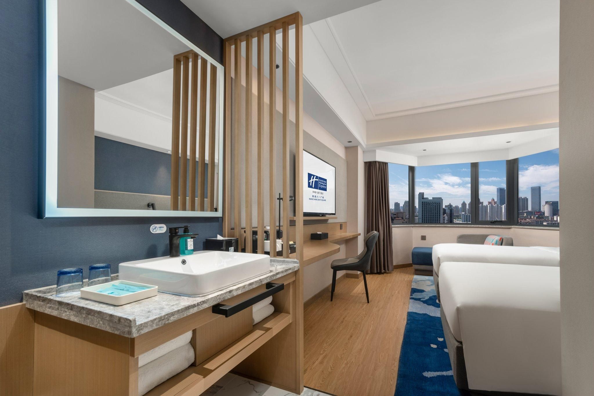 2 Twin Standard High Floor City View