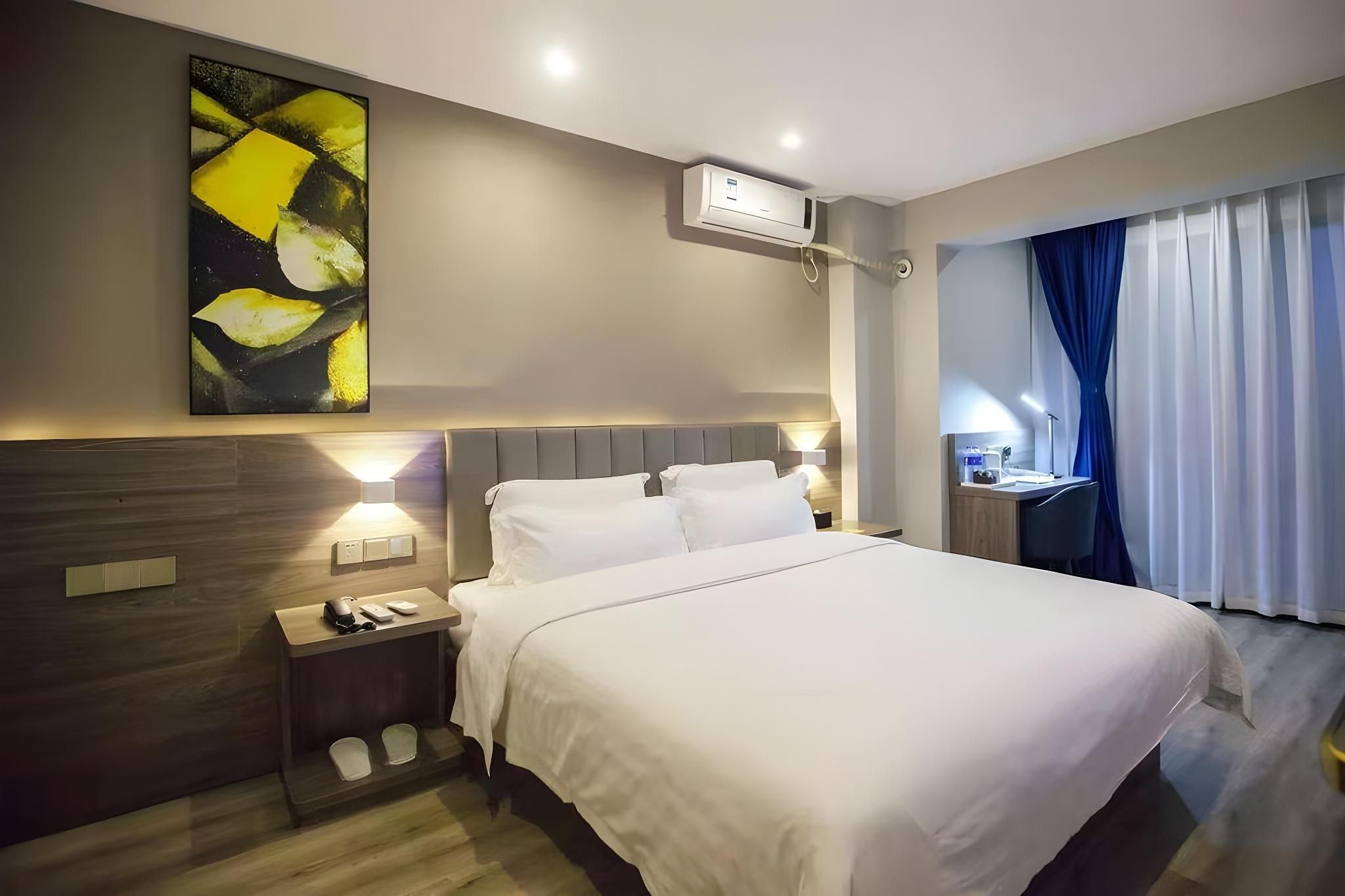Business Queen Room