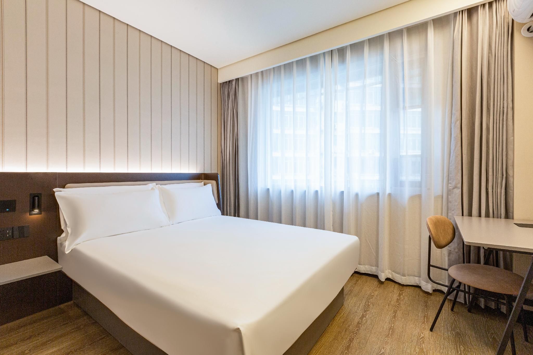 Huazhu - Room With Bed