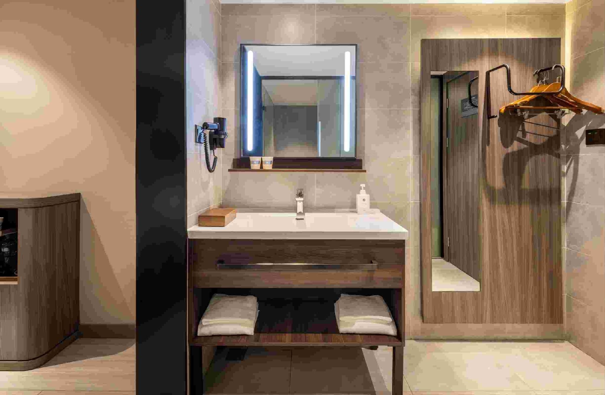 Queen Room A