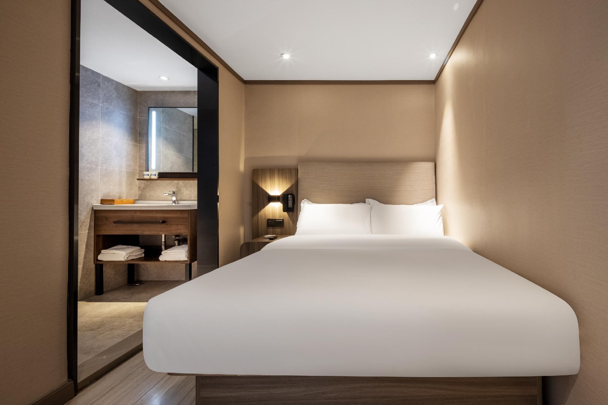 Queen Room A