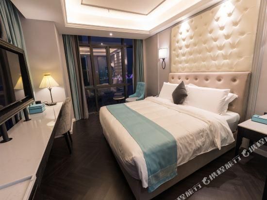 Xana - Bed Room With View