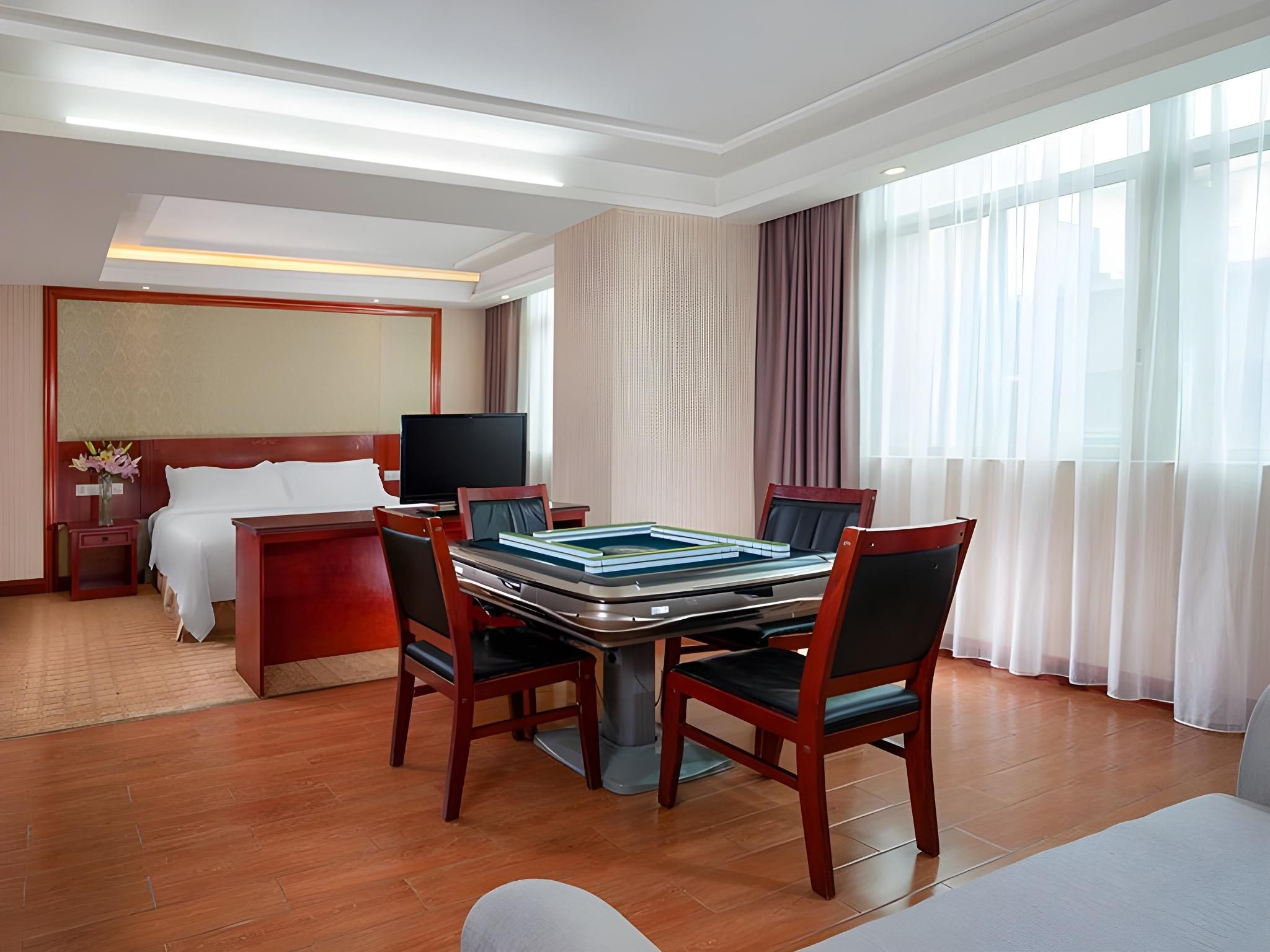 Vienna - Functional Chess Suite Room