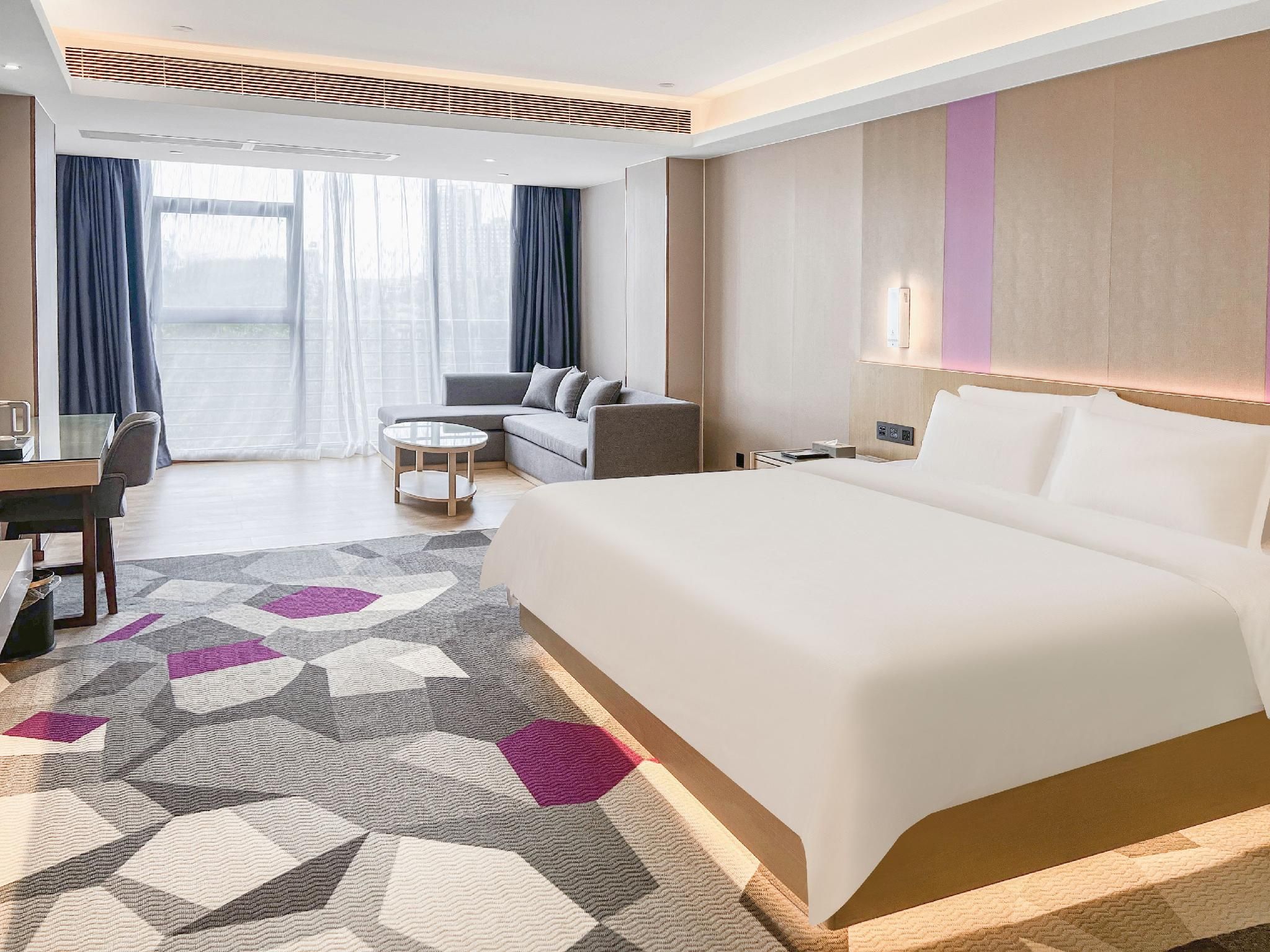 Business Queen Room