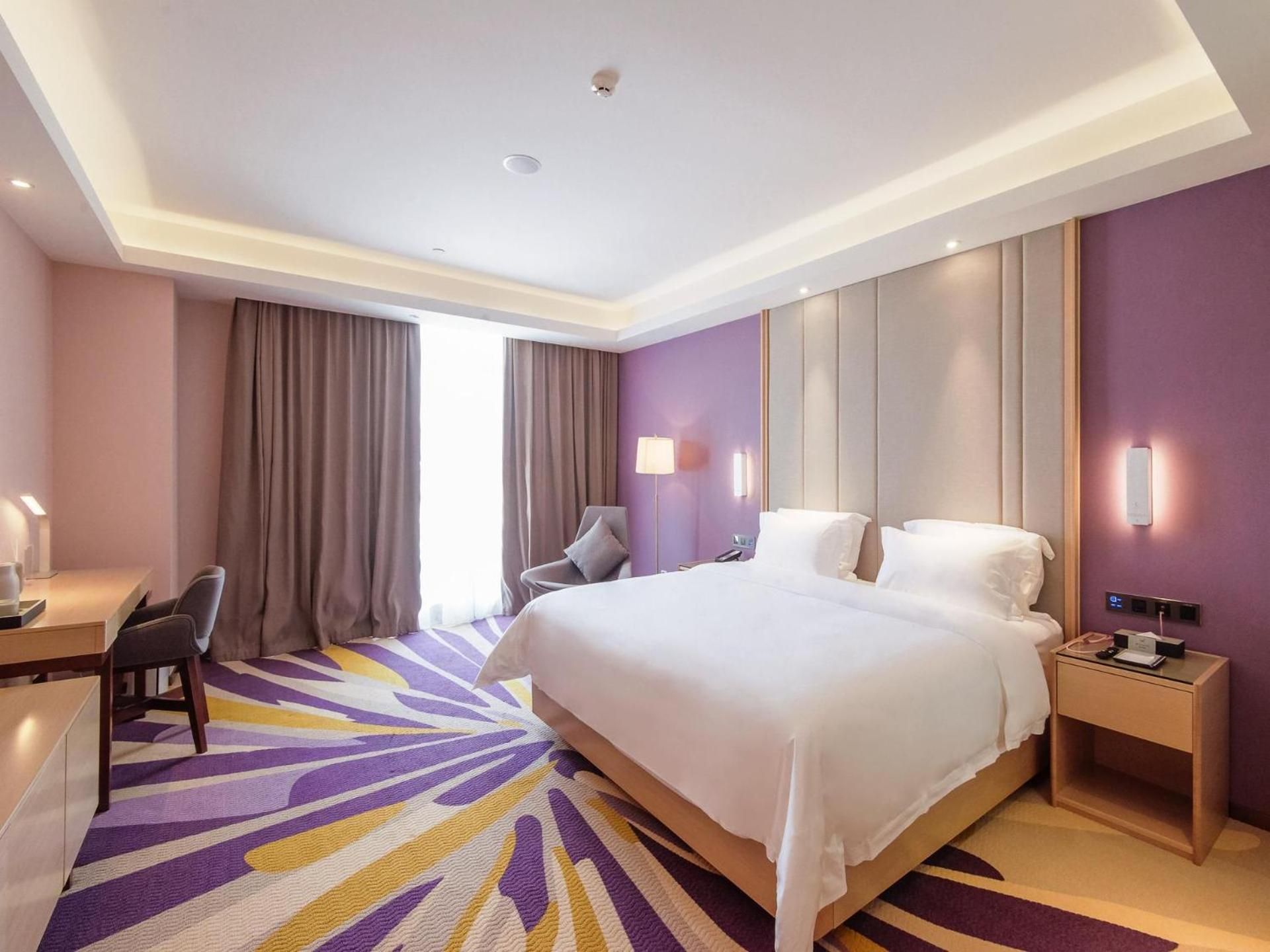 Deluxe king bed room