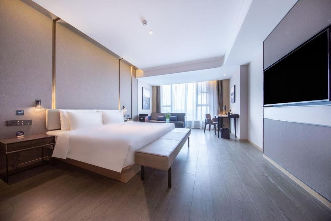 Jimu Double Room with Bathtub