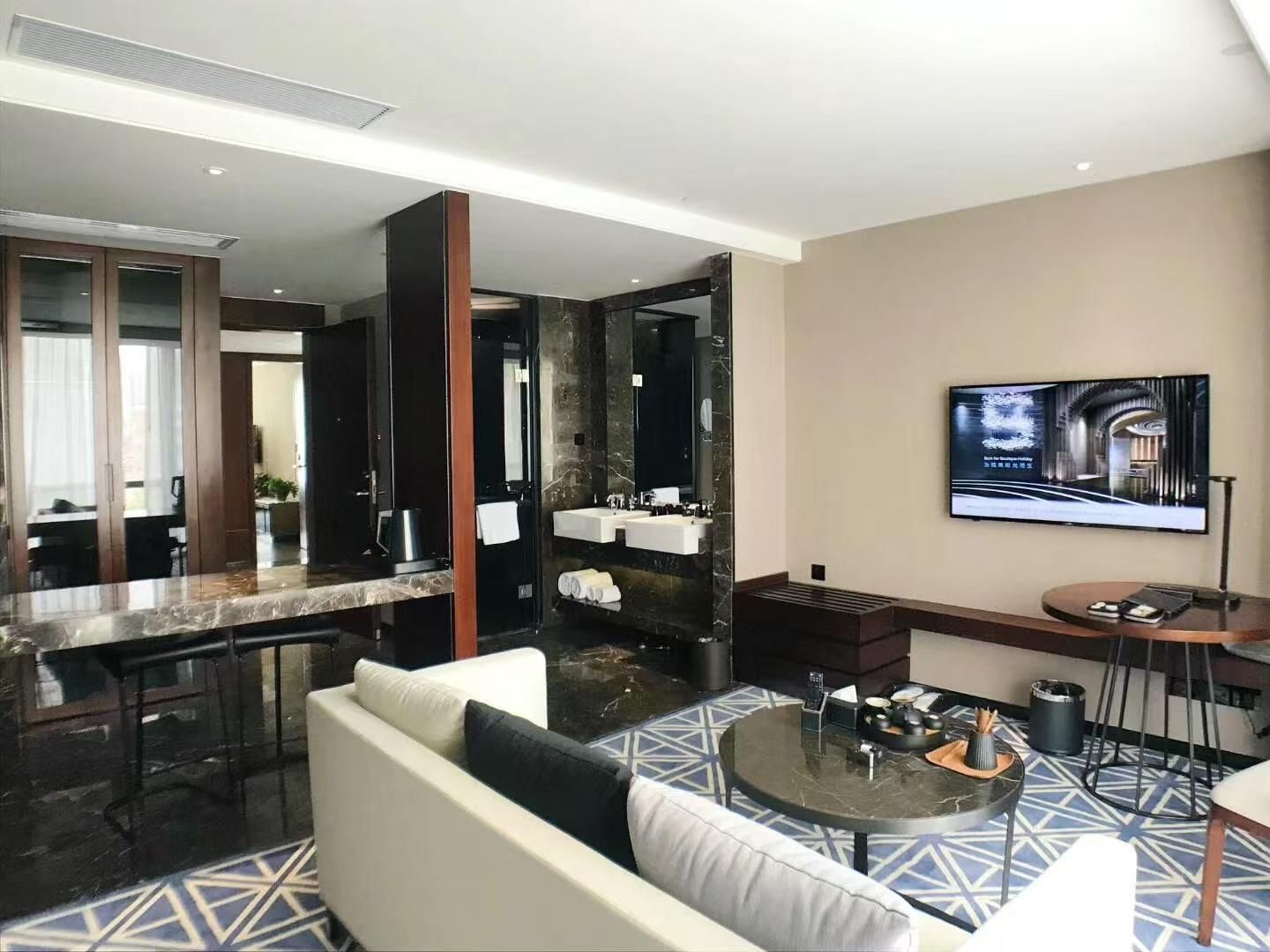 Premium Suite