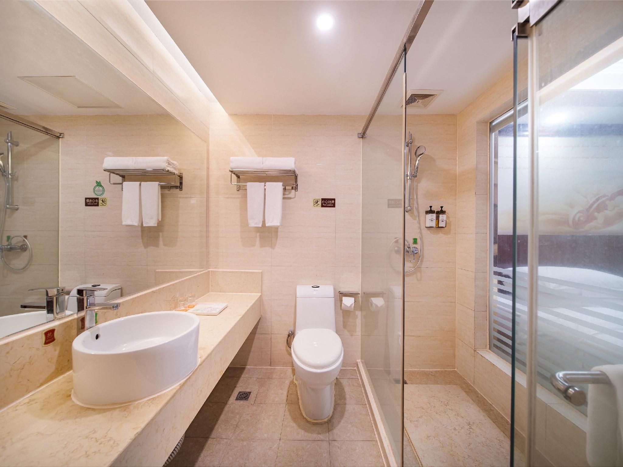 Vienna - Functional Chess Room With Twin Bed