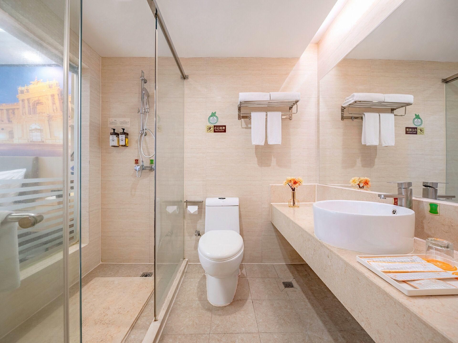 Vienna - Functional Chess Room With Twin Bed