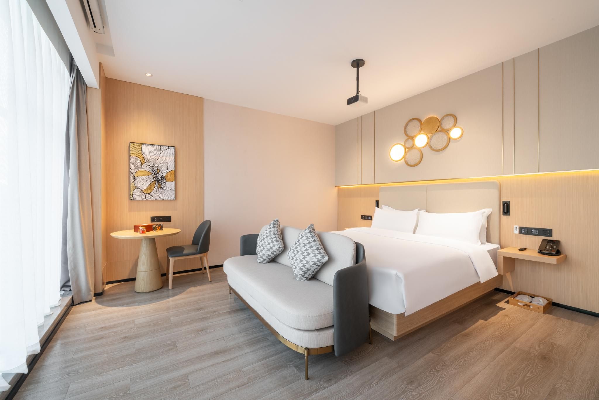 Huazhu - Deluxe Bed Room With View