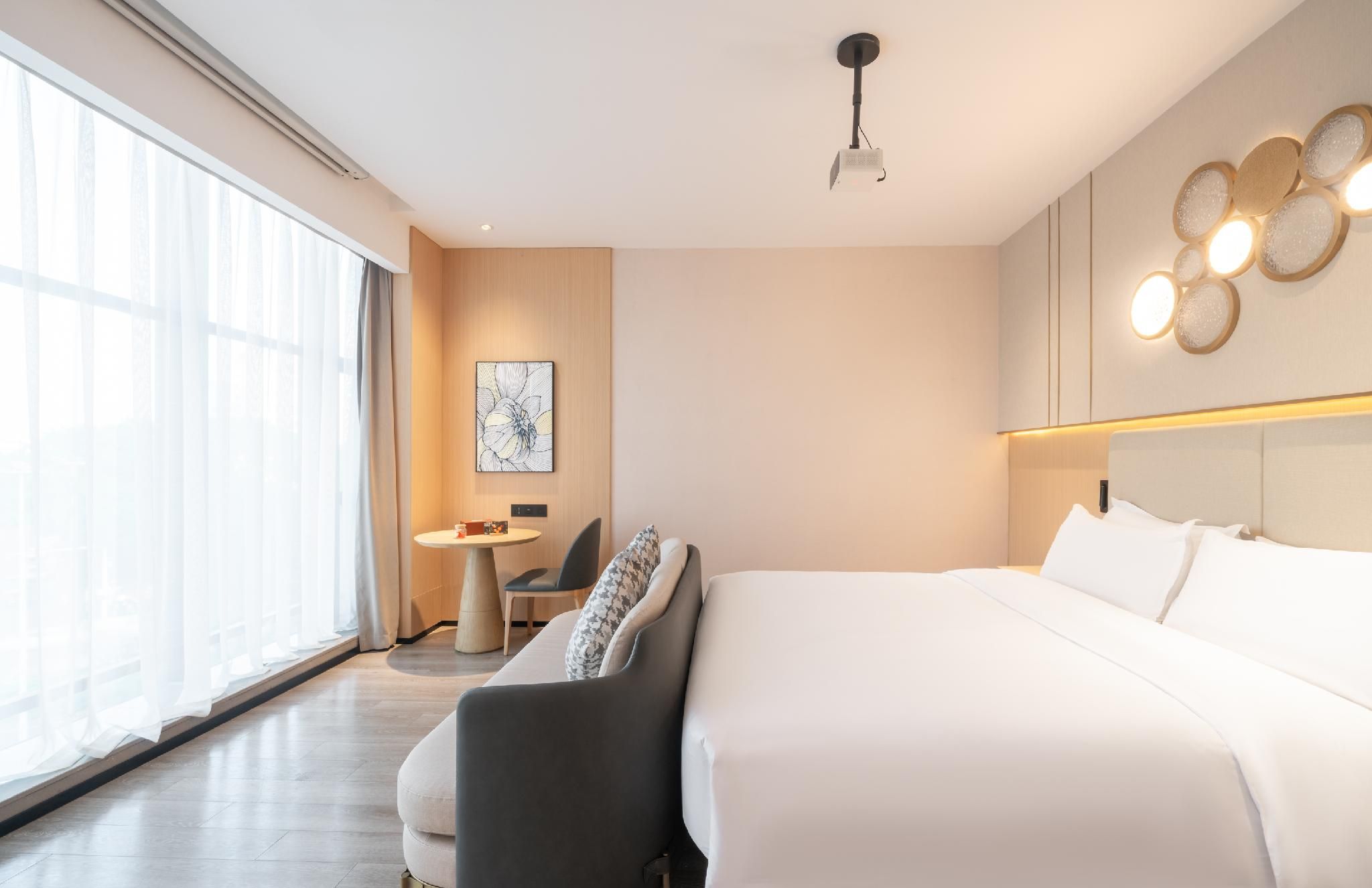Huazhu - Deluxe Bed Room With View