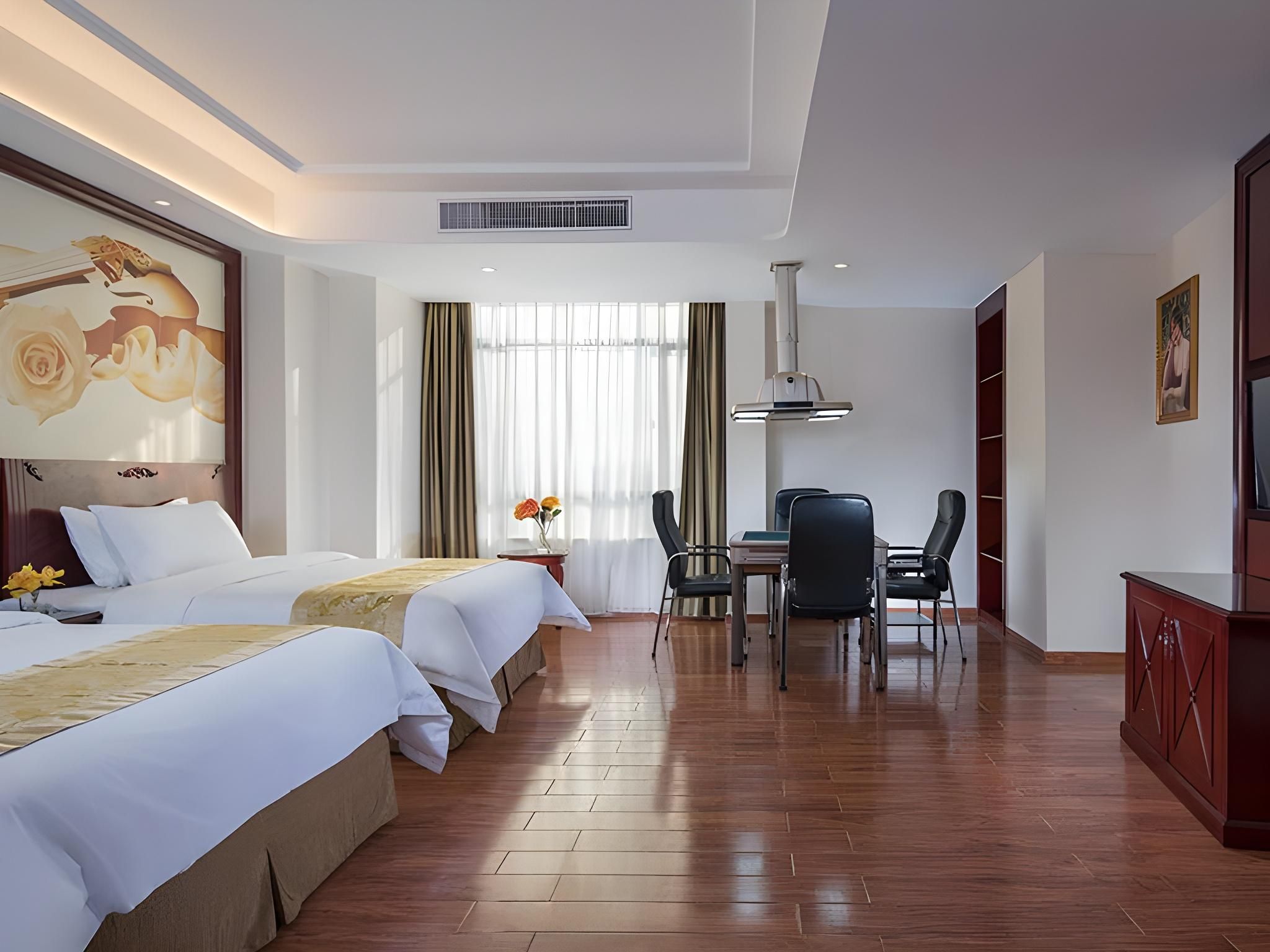 Vienna - Functional Chess Room With Twin Bed