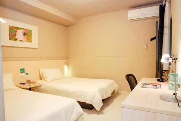 Zero Pressure - Superior Family Room