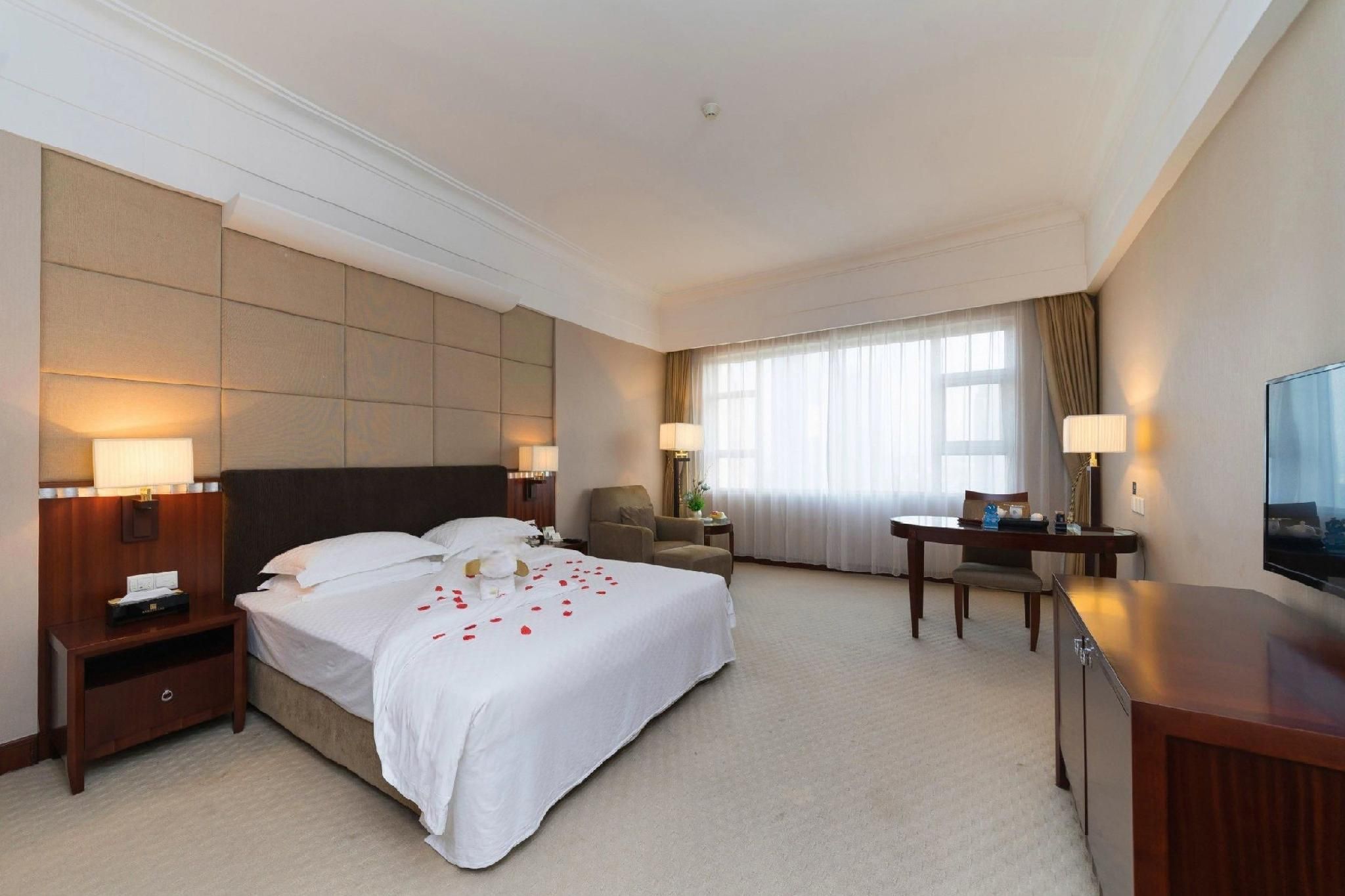 Deluxe Queen Room