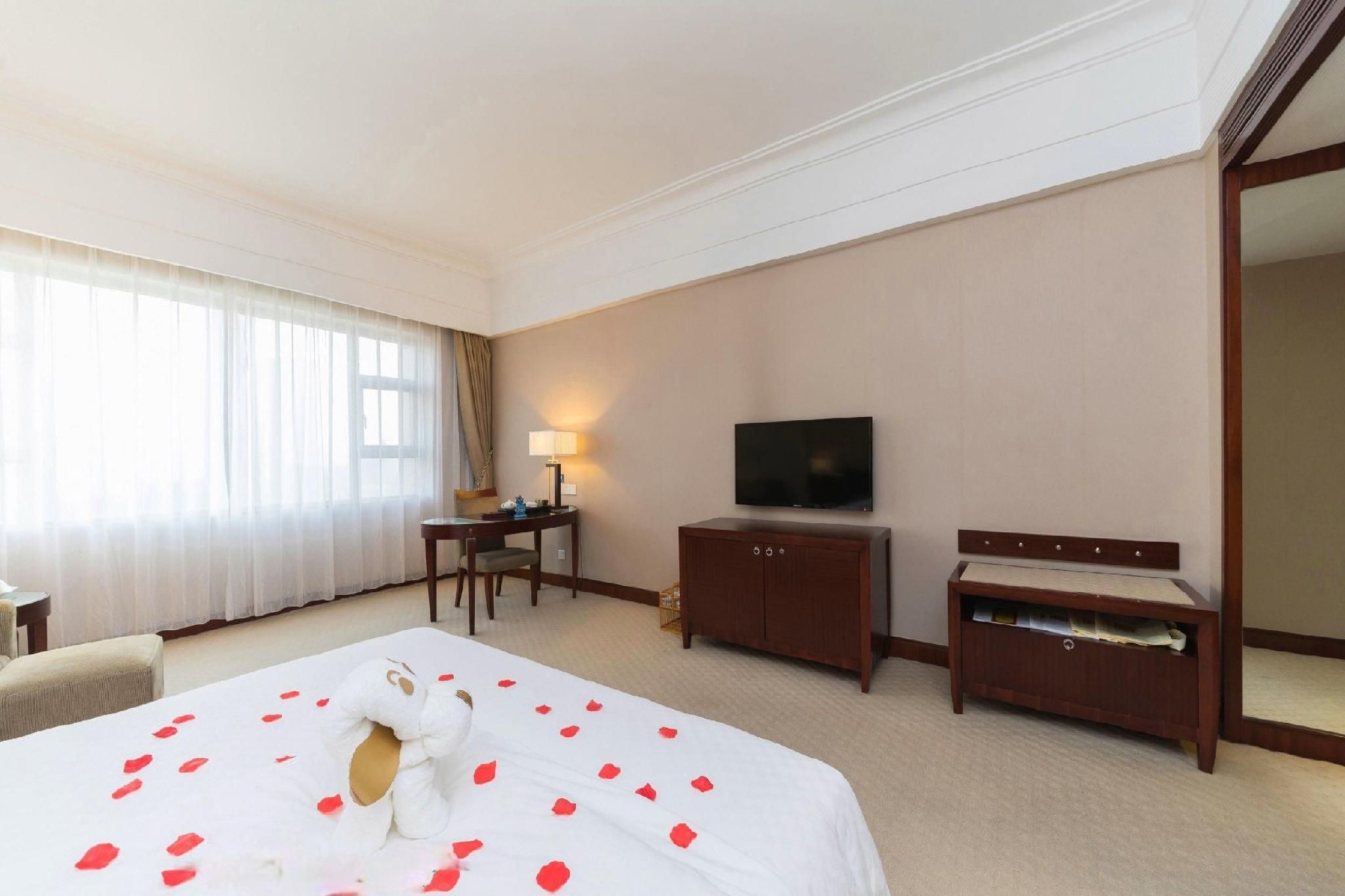 Deluxe Queen Room