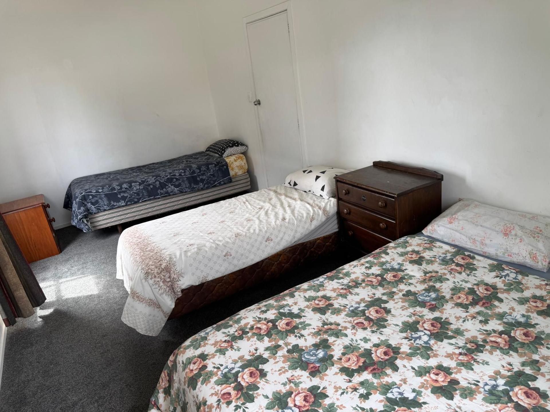 Basic Triple Room with Shared Bathroom