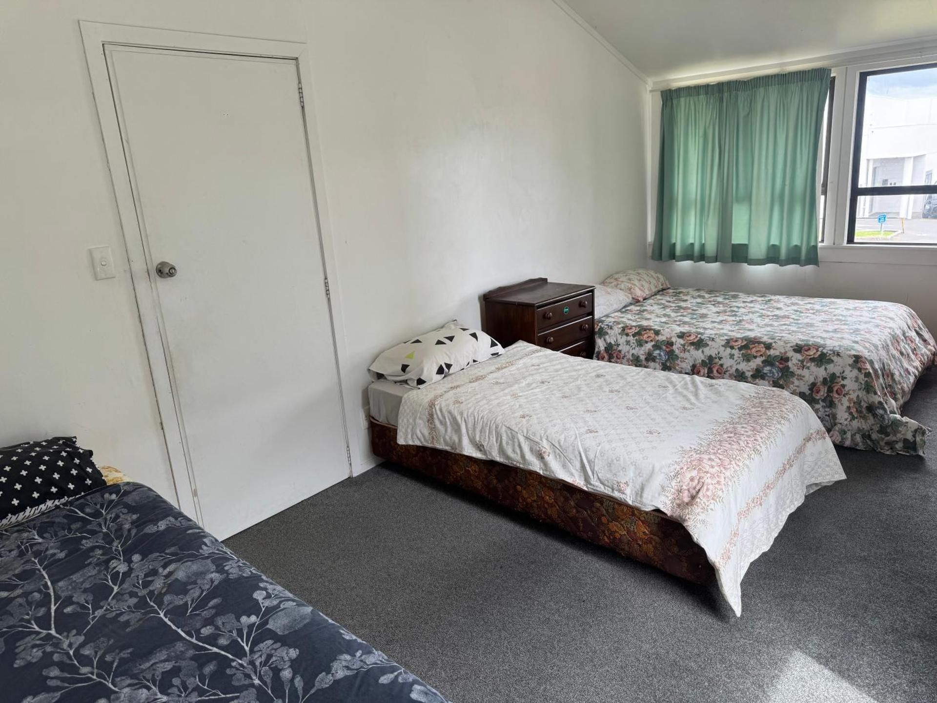 Basic Triple Room with Shared Bathroom