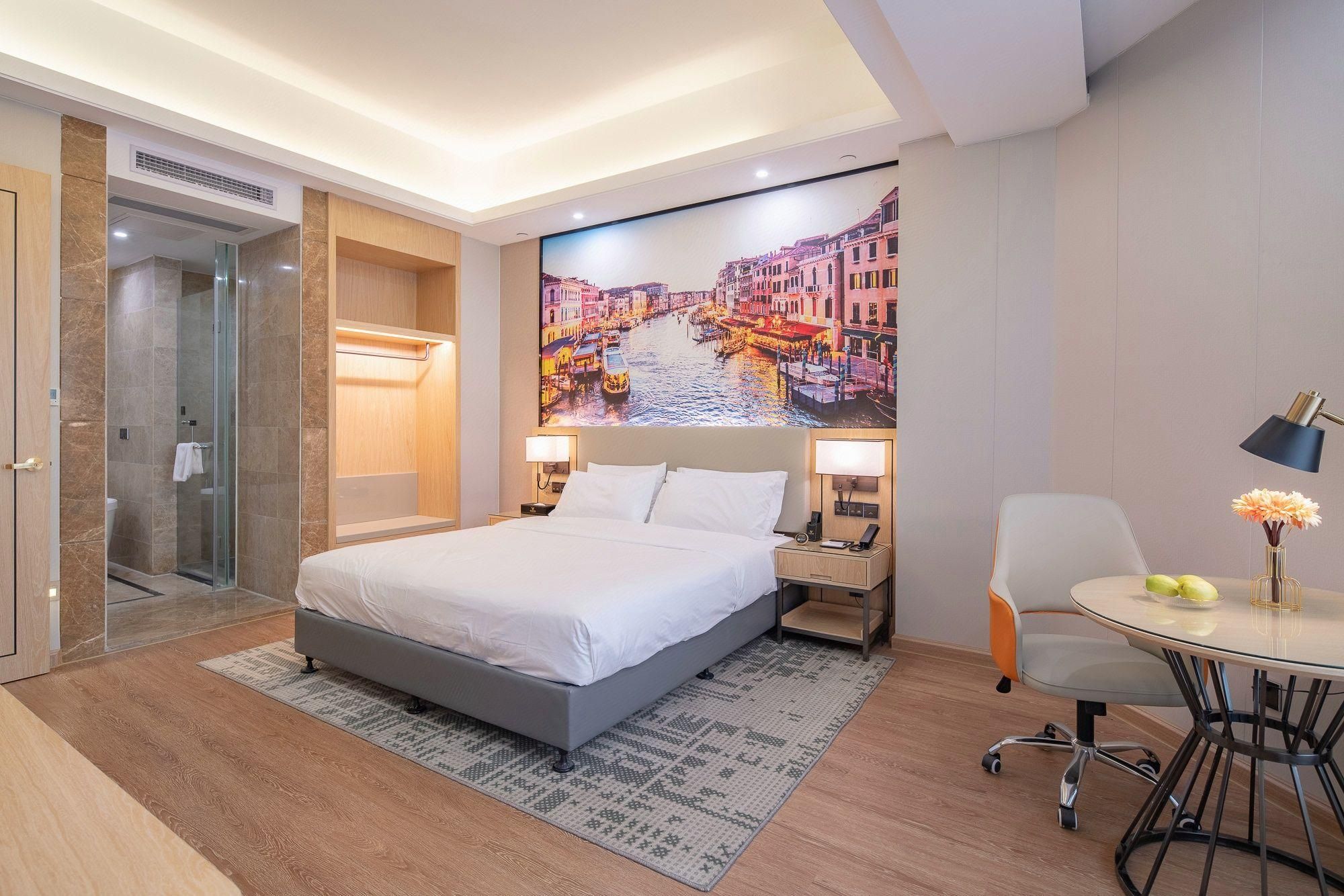 Vienna - Functional Chess Suite Room
