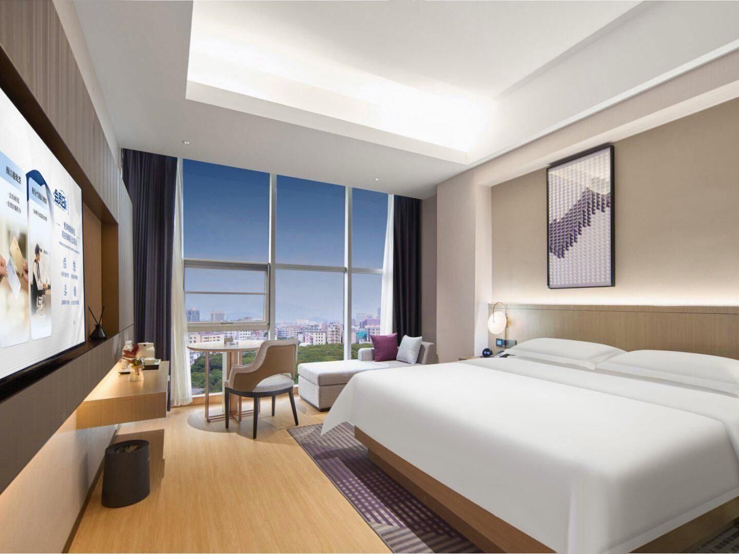 Business Queen Room
