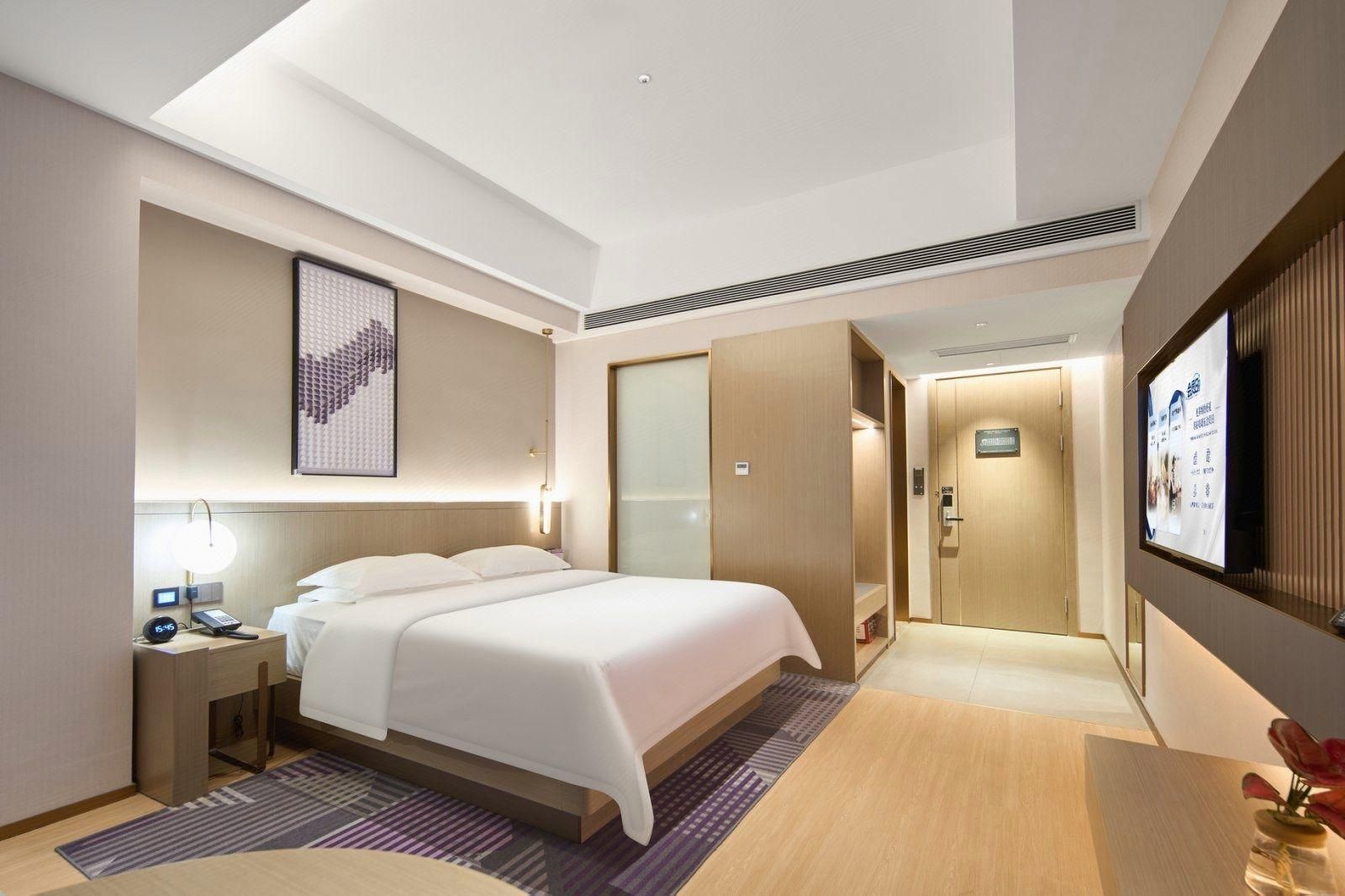 Business Queen Room