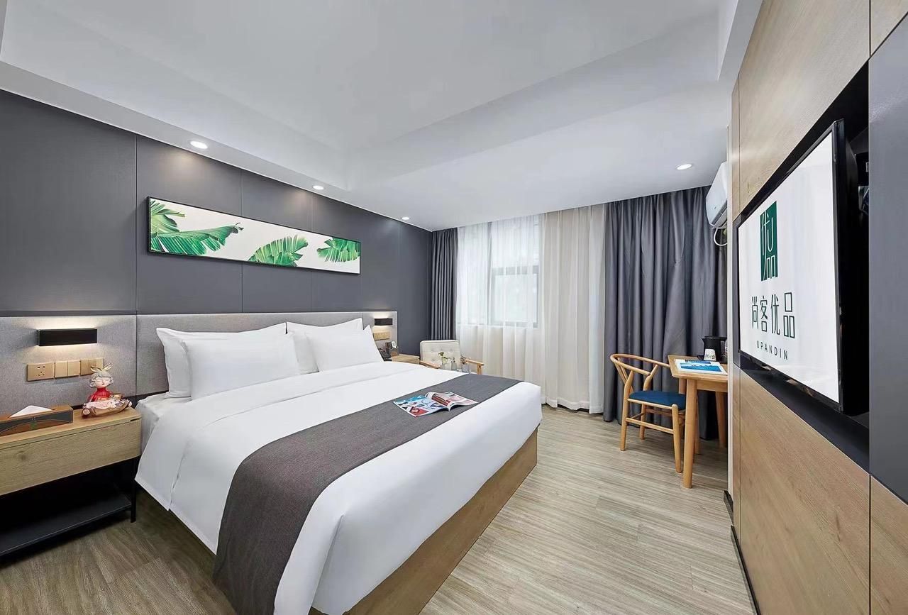 Business Queen Room