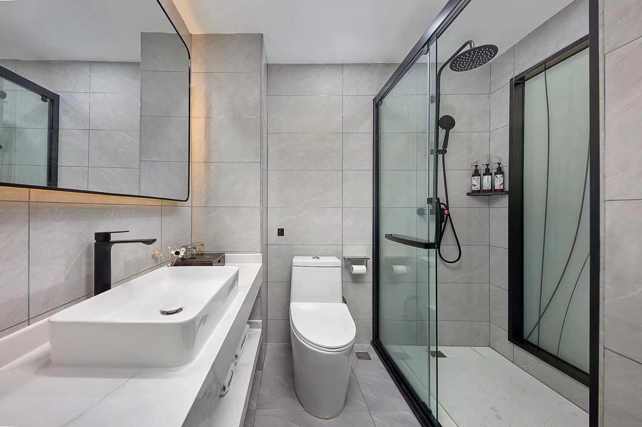 Business Queen Room