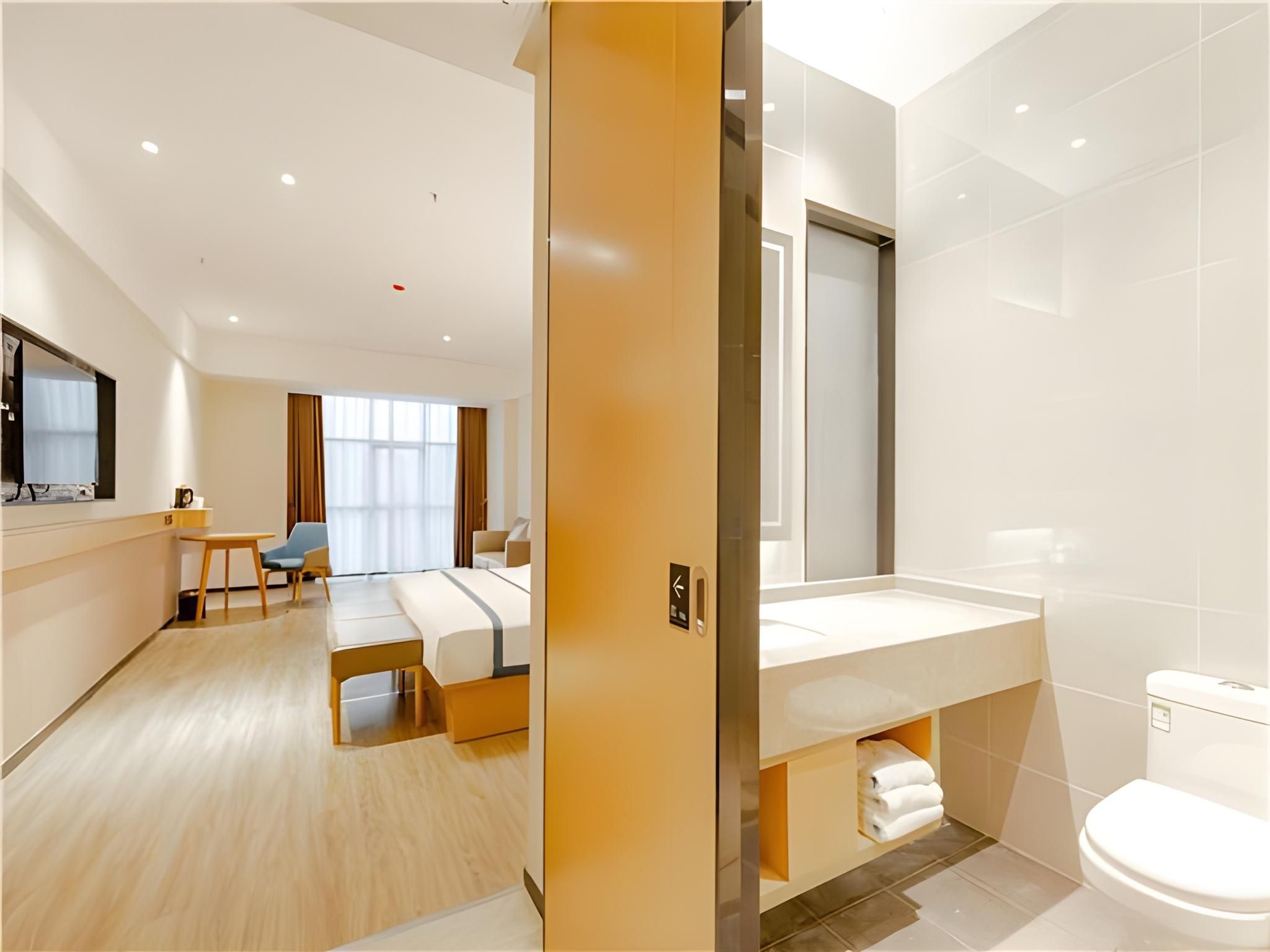 Business Queen Room
