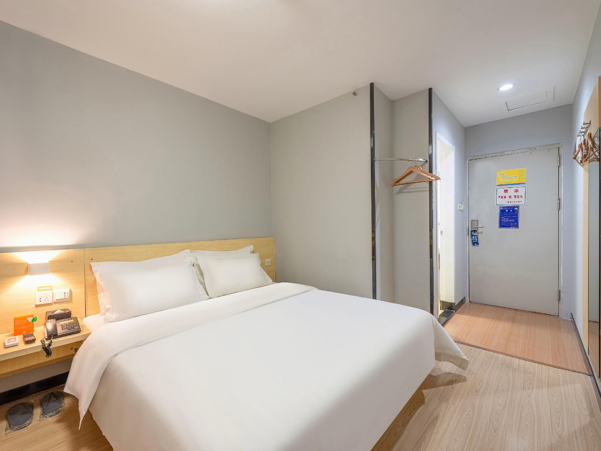 Economy Room