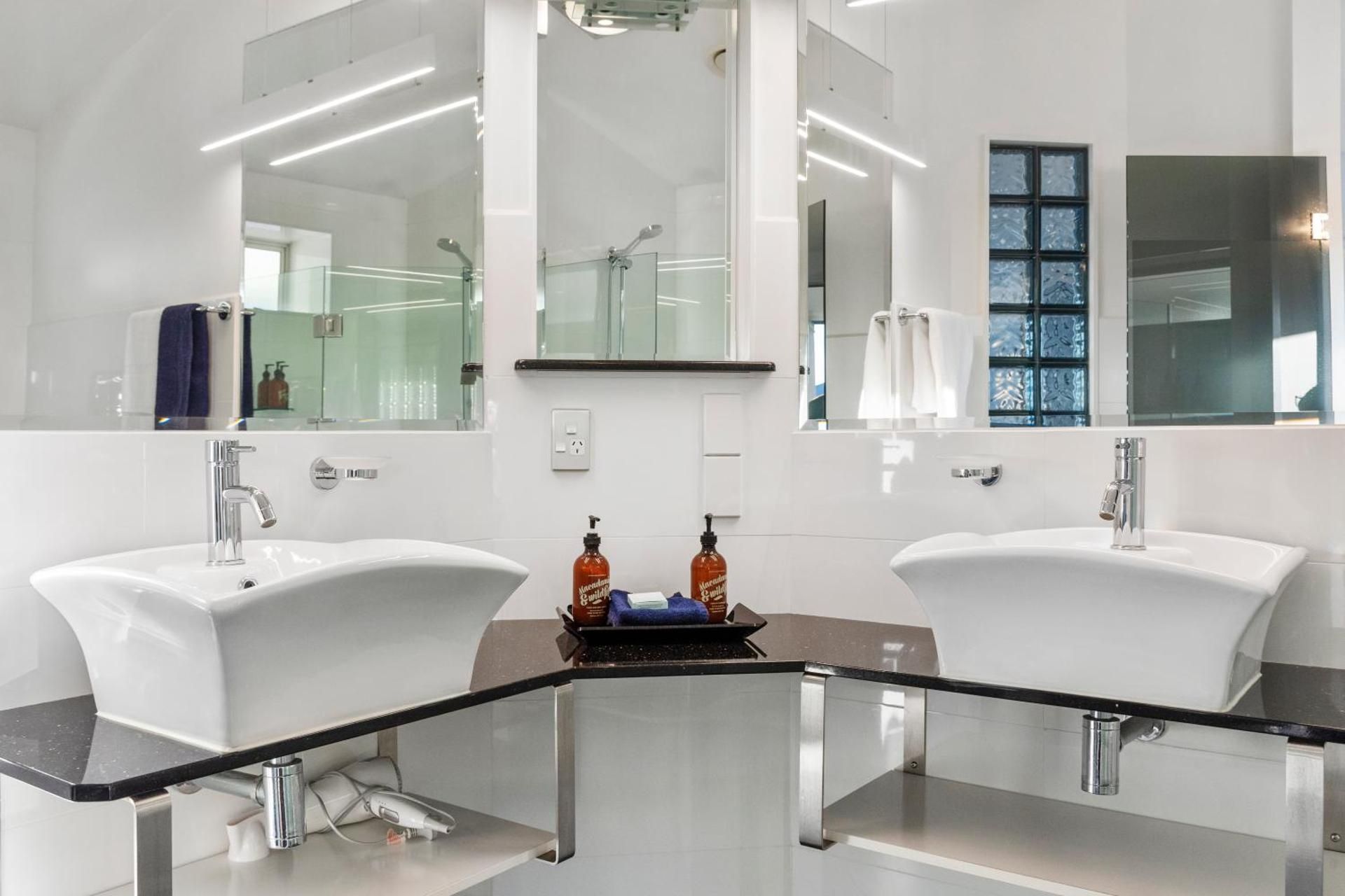 Superior Suite - Water Front