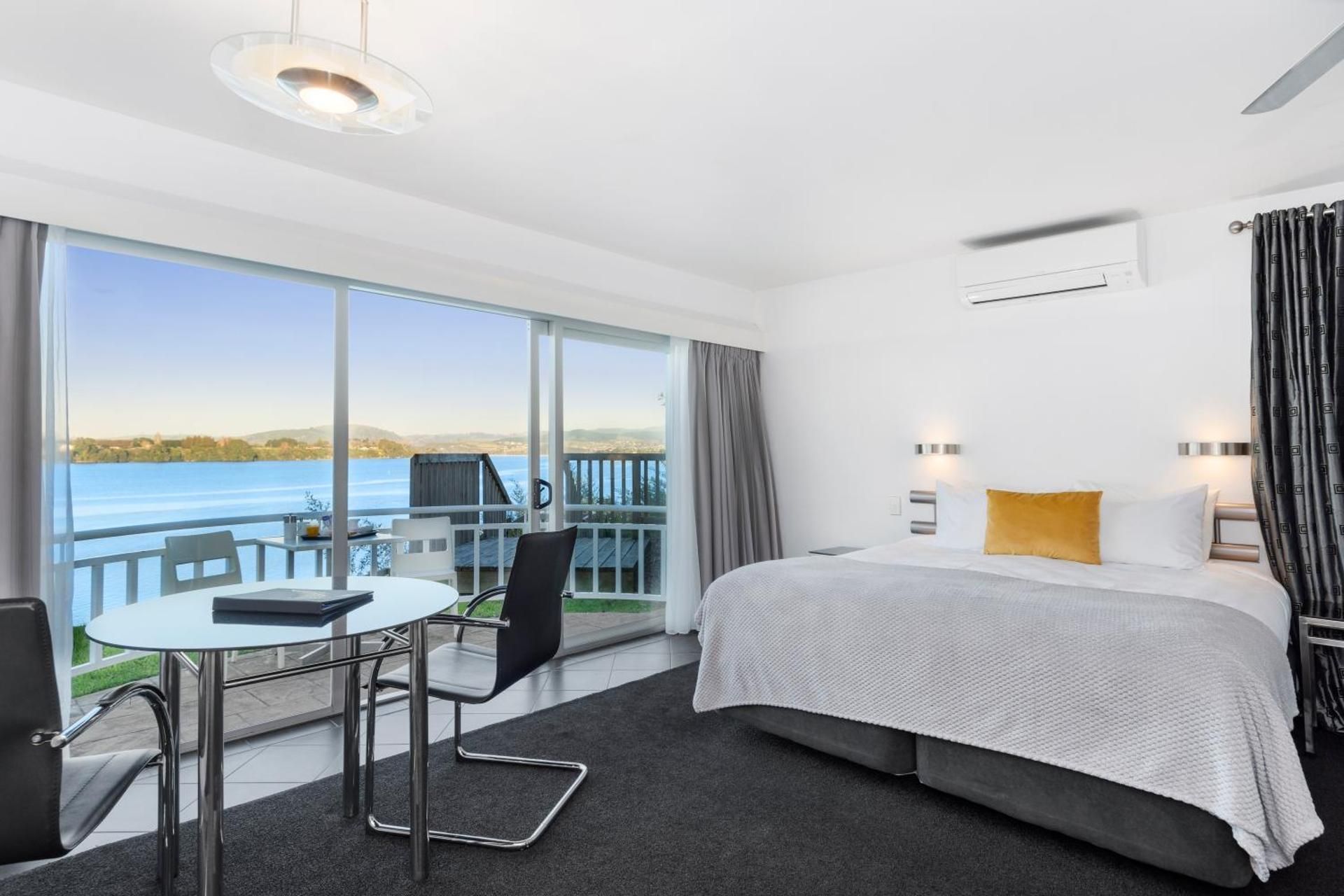 Premier Suite with Spa Bath and Patio - Water Front