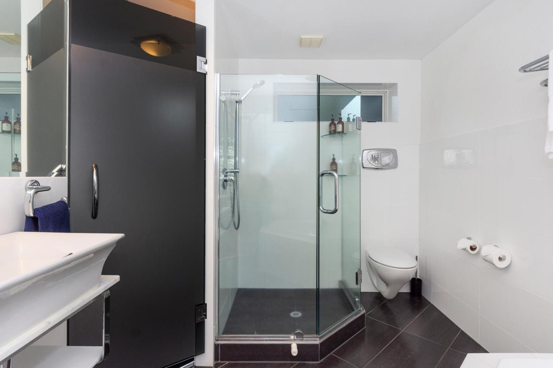 Premier Suite with Spa Bath and Patio - Water Front